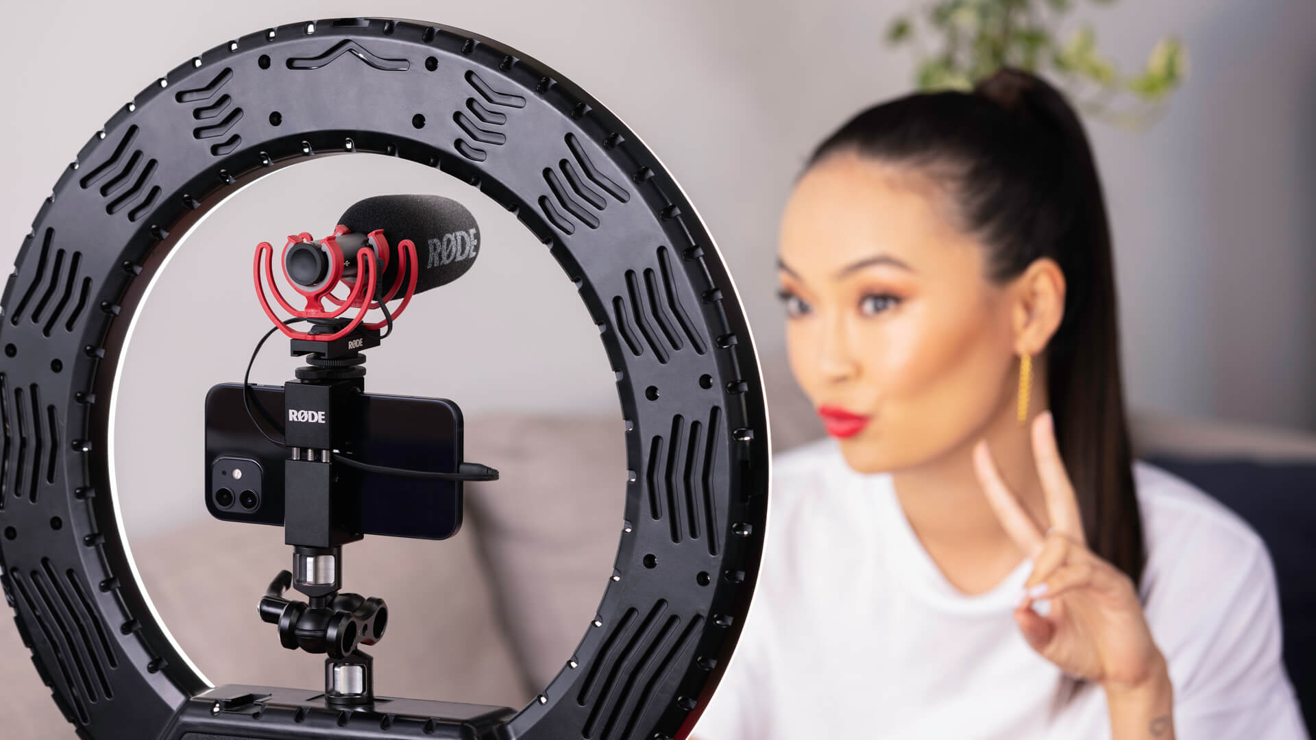 Vlogger using VideoMic GO II